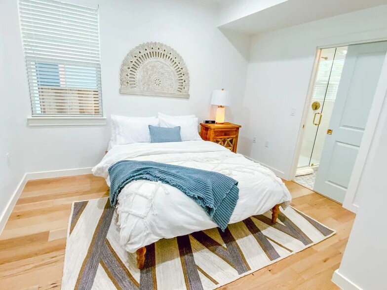 2503 E Cesar Chavez St, Austin, TX à louer - Photo intérieure – Image 2 sur 8