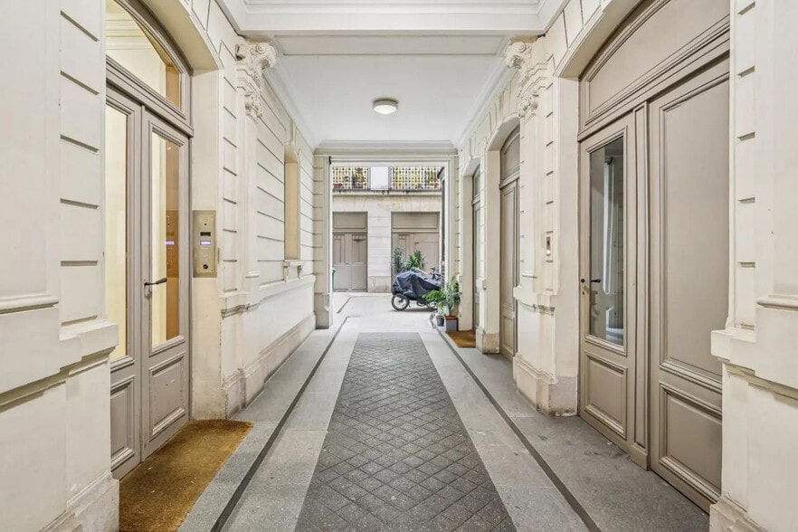 Bureau dans Paris à louer - Photo de l’immeuble – Image 2 sur 13