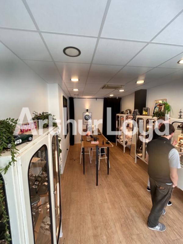Plus de détails pour Local commercial à louer