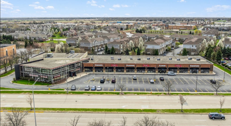 2852 W Ogden Ave, Naperville, IL à vendre - Photo principale – Image 1 sur 1