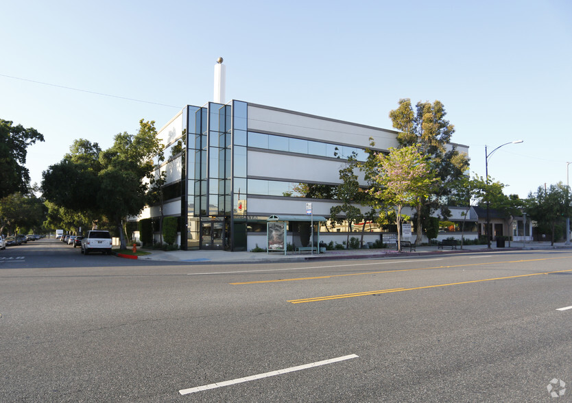 3100 W Burbank Blvd, Burbank, CA à louer - Photo principale – Image 1 sur 1