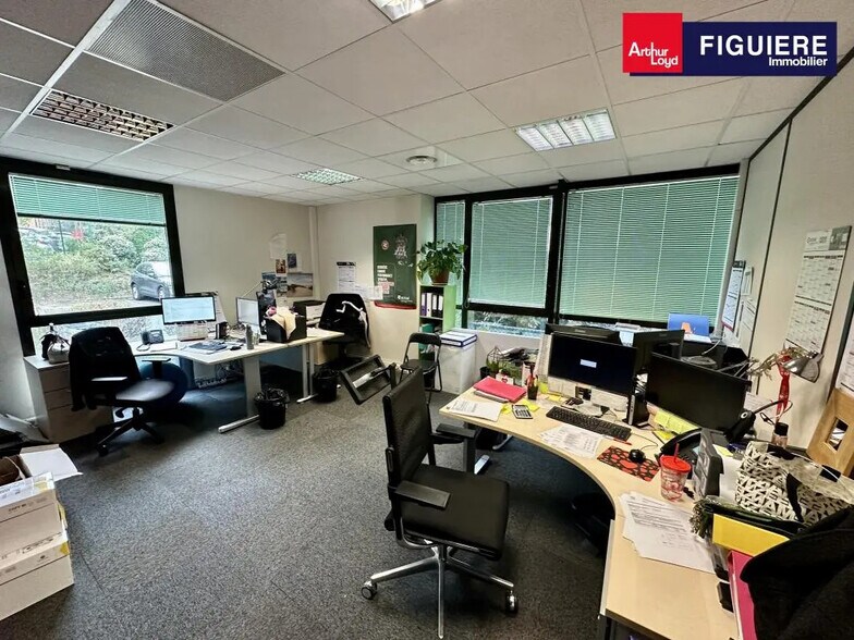 1330 Avenue Jean-René Guillibert Gautier De La Lauzière, Aix-en-Provence à louer - Photo de l’immeuble – Image 2 sur 10