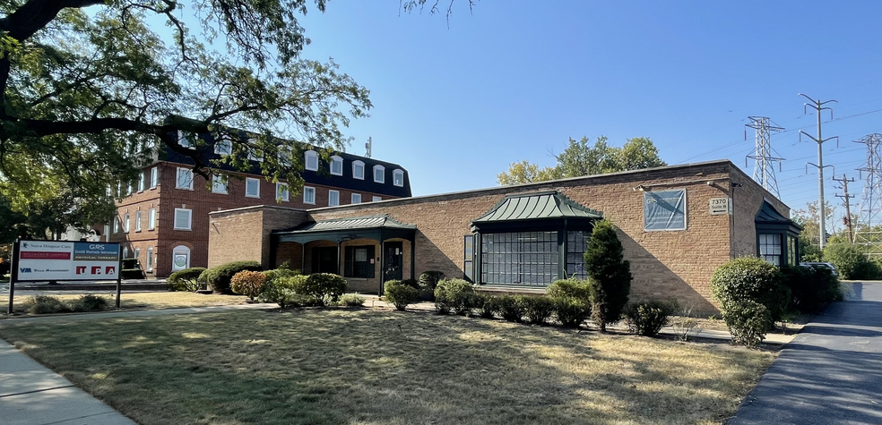 7370 N Lincoln Ave, Lincolnwood, IL à vendre - Photo de l’immeuble – Image 1 sur 4