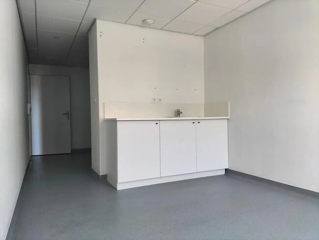 Plus de détails pour 228 Avenue Charles De Gaulle, Villieu-Loyes-Mollon - Local d'activités à louer