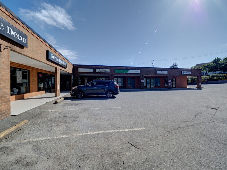 771 Gibsons Way, Gibsons, BC à vendre - Photo de l’immeuble – Image 3 sur 14
