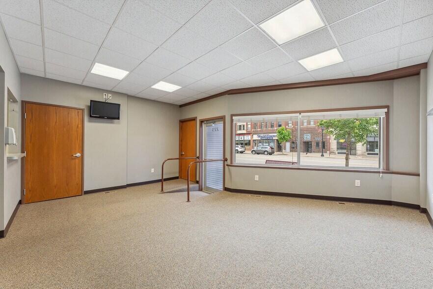 223 E Main St, Reedsburg, WI à vendre - Photo de l’immeuble – Image 3 sur 47