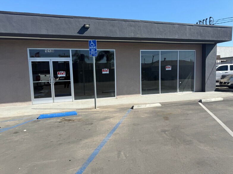 12112-12122 Centralia Rd, Hawaiian Gardens, CA à louer - Photo de l’immeuble – Image 1 sur 4