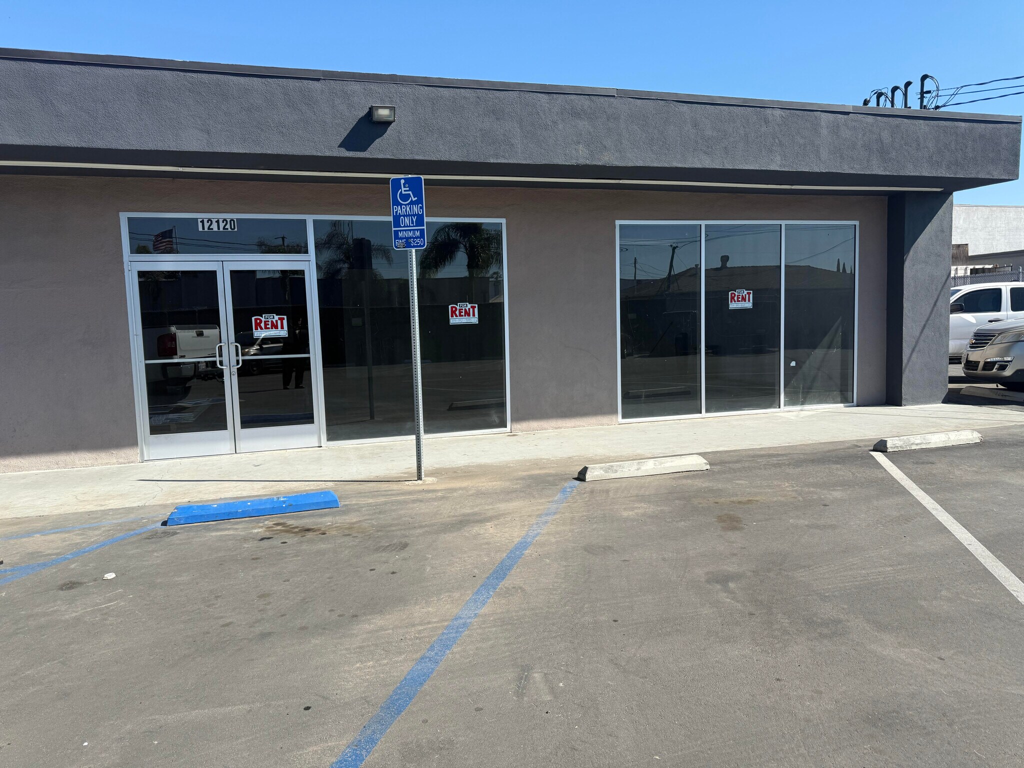 12112-12122 Centralia Rd, Hawaiian Gardens, CA à louer Photo de l’immeuble– Image 1 sur 5