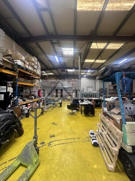 Industriel/Logistique dans Saint-Denis à vendre - Photo de l’immeuble – Image 2 sur 7