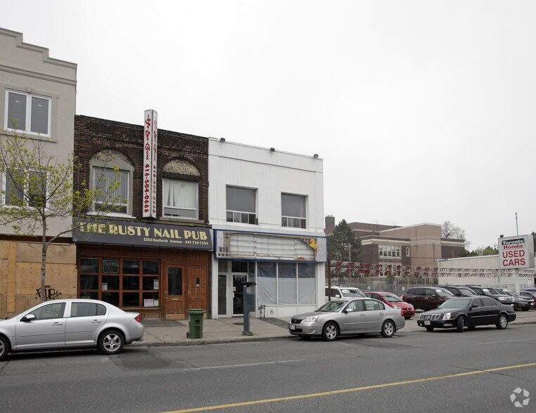 2208 Danforth Av, Toronto, ON à vendre - Photo de l’immeuble – Image 2 sur 2