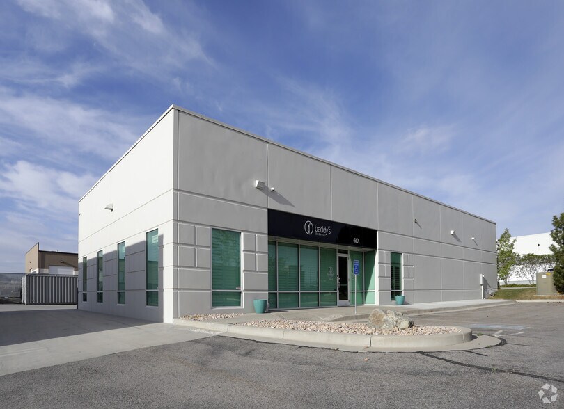 6101 W 9790 S, West Jordan, UT à louer - Photo de l’immeuble – Image 1 sur 2