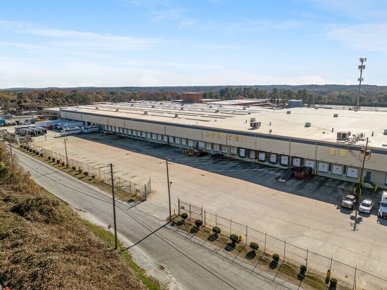 2251 Sylvan Rd, East Point, GA à louer - Photo de l’immeuble – Image 2 sur 15