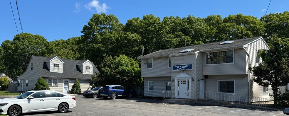 1138 William Floyd Pky, Shirley, NY à vendre - Photo de l’immeuble – Image 1 sur 6