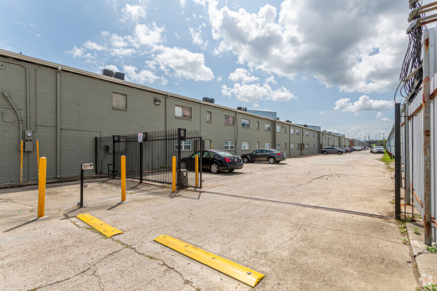 6000 Chef Menteur Highway, New Orleans, LA à vendre - Photo de l’immeuble – Image 2 sur 15