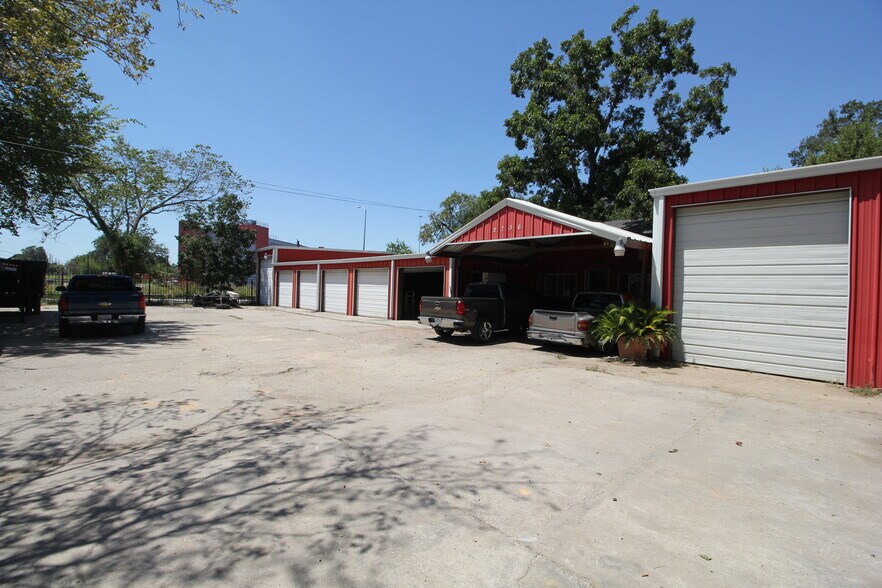 2736 Fennell St, Houston, TX à louer - Photo de l’immeuble – Image 3 sur 4