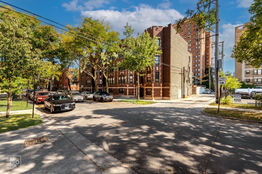 7003 S Oglesby Ave, Chicago, IL à vendre - Photo de l’immeuble – Image 2 sur 9
