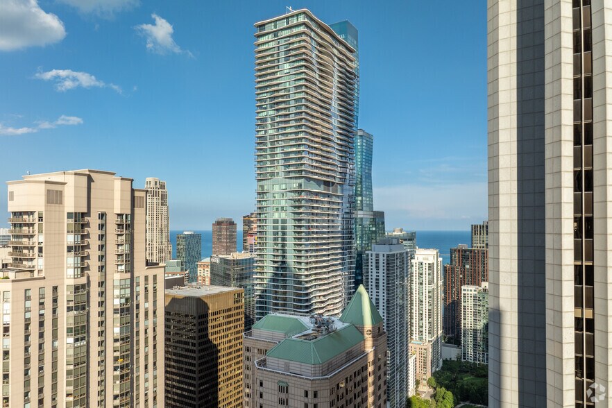 225 N Columbus Dr, Chicago, IL à vendre - Photo de l’immeuble – Image 3 sur 40