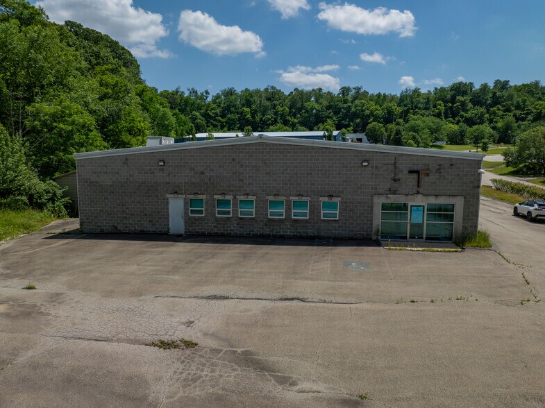 11075 Parker Dr, Irwin, PA à vendre - Photo de l’immeuble – Image 3 sur 36