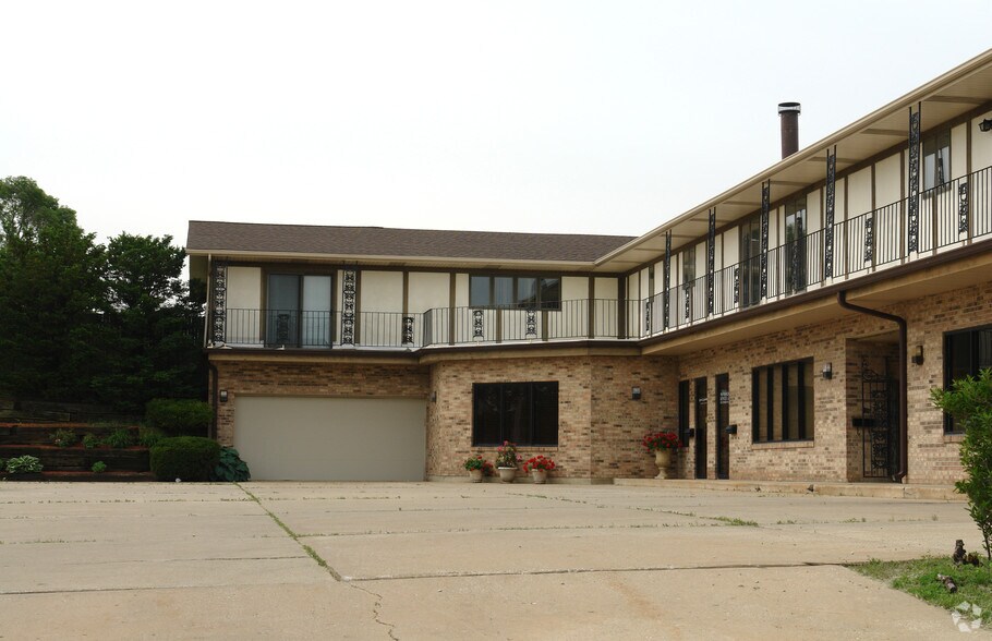 2233 Theodore St, Crest Hill, IL à louer - Photo de l’immeuble – Image 2 sur 2