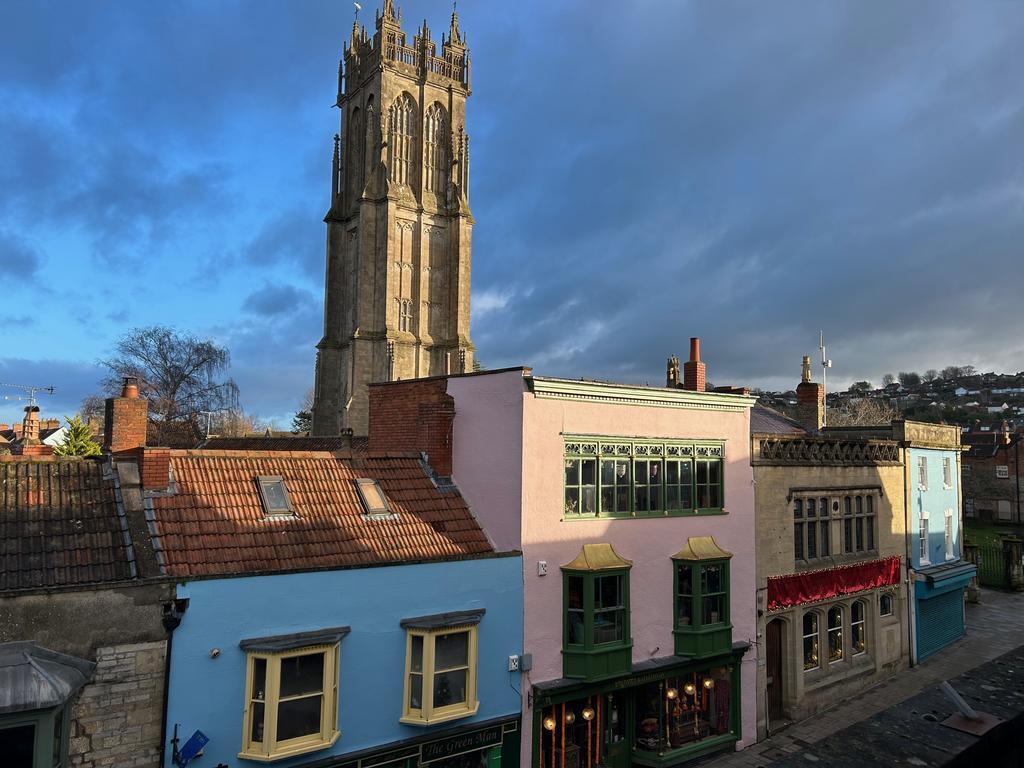 16 High St, Glastonbury à louer Photo principale– Image 1 sur 5