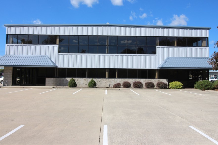 8310 Clinton Park Dr, Fort Wayne, IN à louer - Photo de l’immeuble – Image 1 sur 8