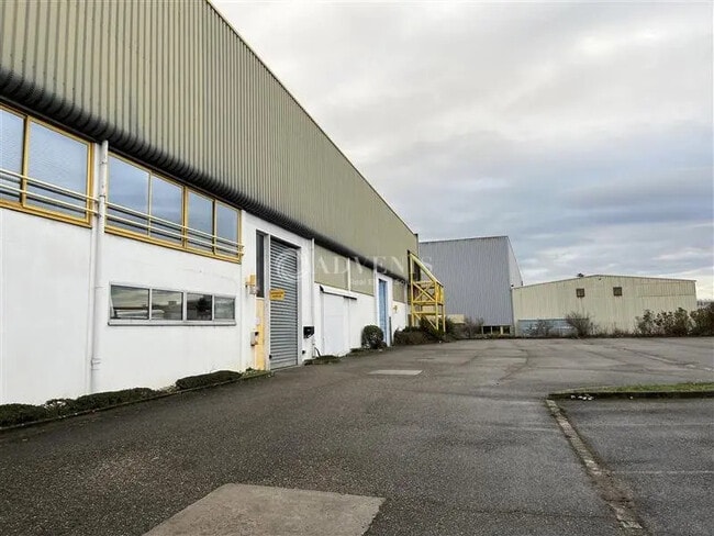 Plus de détails pour Local d’activités à vendre