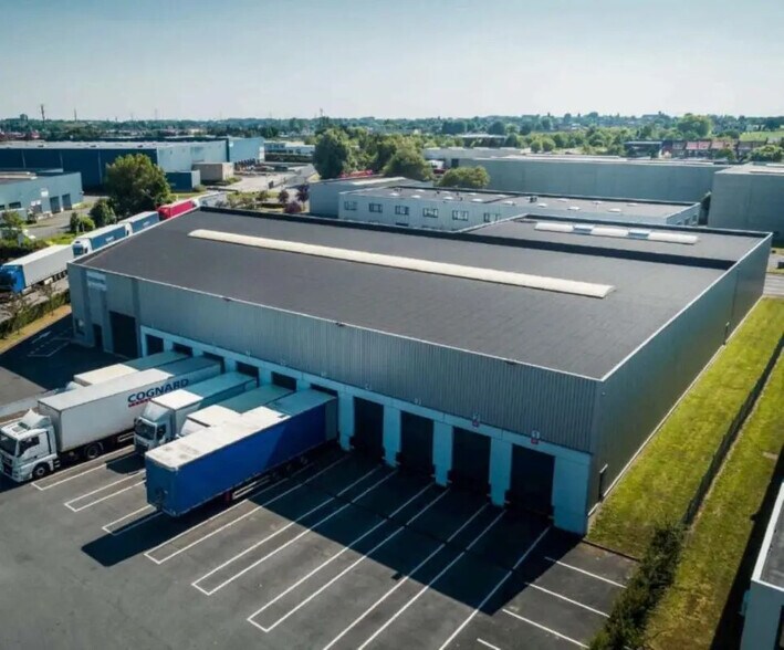 Local d’activités dans Roncq à louer - Photo de l’immeuble – Image 2 sur 14