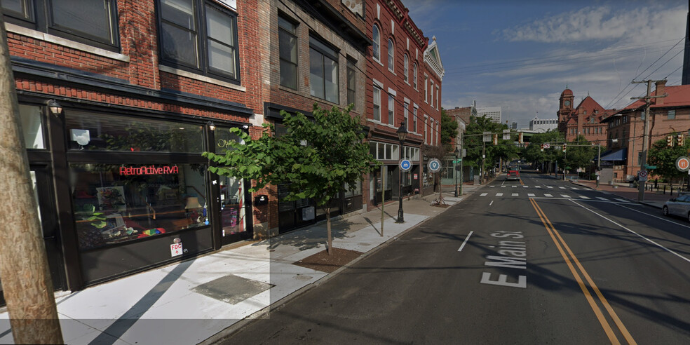 1711 E Main St, Richmond, VA à louer - Photo de l’immeuble – Image 1 sur 14