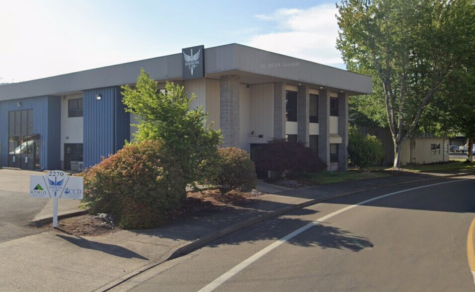 2270 NW Aviation Dr, Roseburg, OR à louer - Photo de l’immeuble – Image 1 sur 13