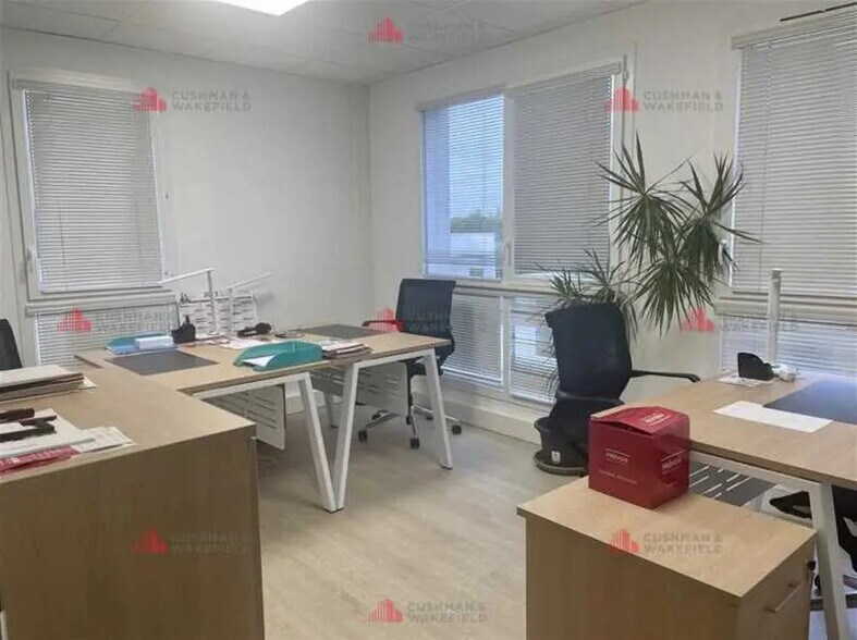 Bureau dans Quetigny à louer - Photo de l’immeuble – Image 2 sur 5