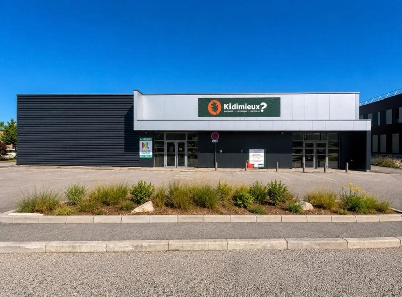 Local d'activités dans Pontarlier à vendre - Photo de l’immeuble – Image 2 sur 3