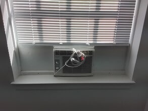 141 S Main St, Beacon Falls, CT à louer Photo intérieure– Image 2 sur 4