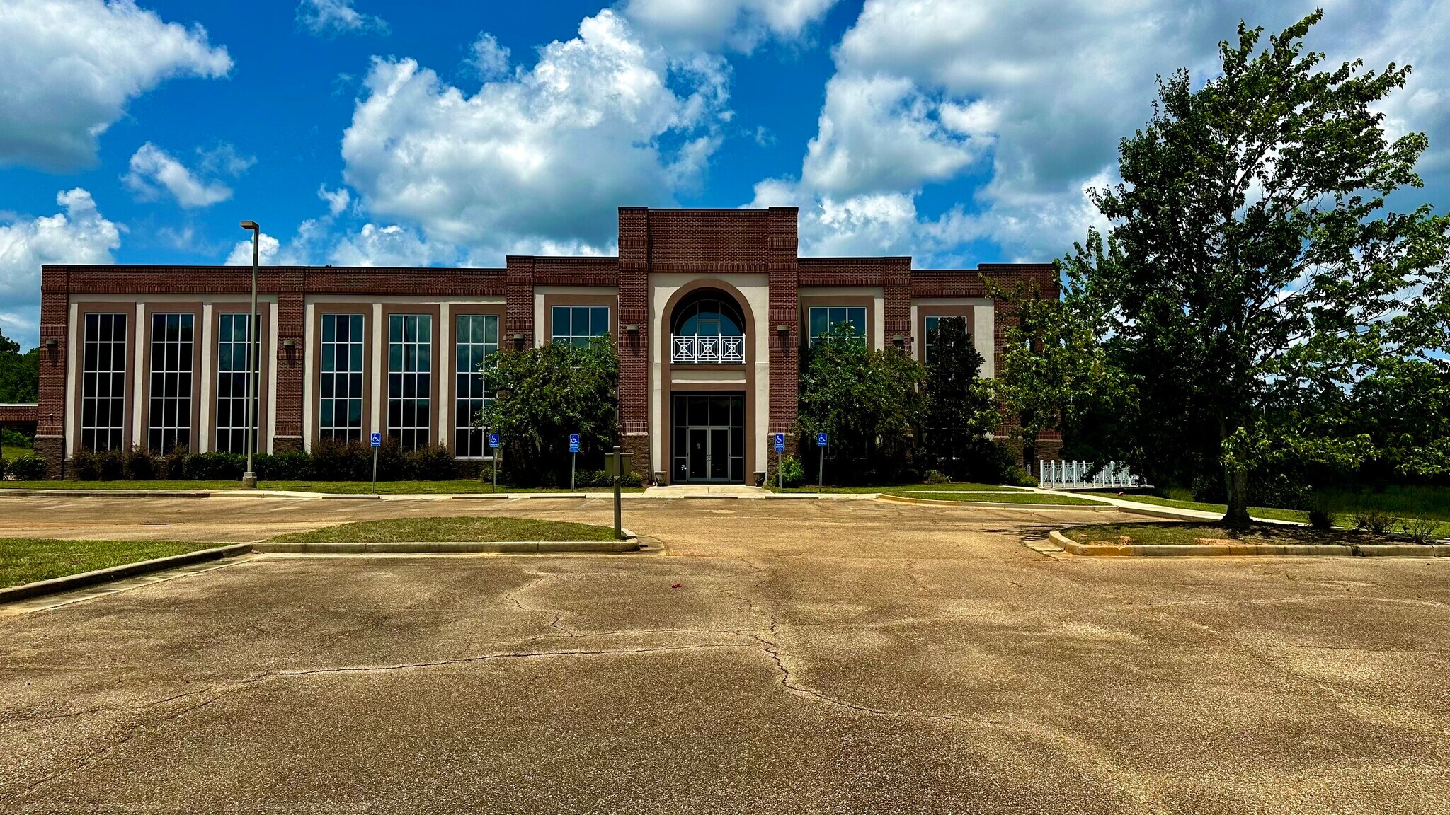 100 Pioneer Way, Magee, MS à vendre Photo de l’immeuble– Image 1 sur 5