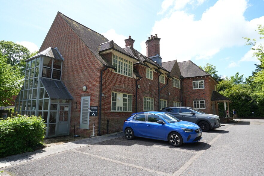 Andover Rd, Winchester à vendre - Photo principale – Image 1 sur 5