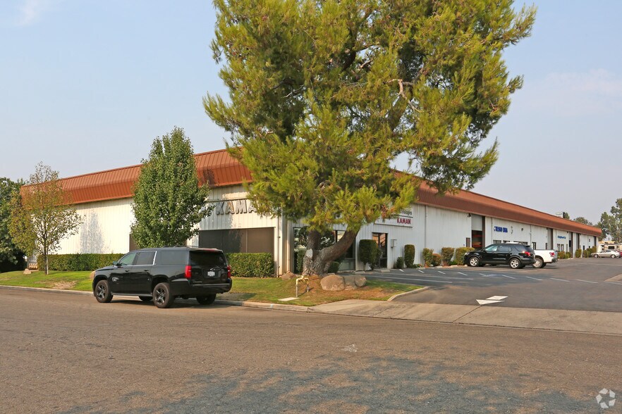 2561-2571 S Sarah St, Fresno, CA à louer - Photo principale – Image 1 sur 7
