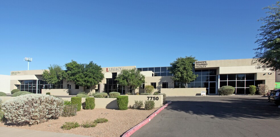 7750 E Gelding Dr, Scottsdale, AZ à louer - Photo de l’immeuble – Image 2 sur 15