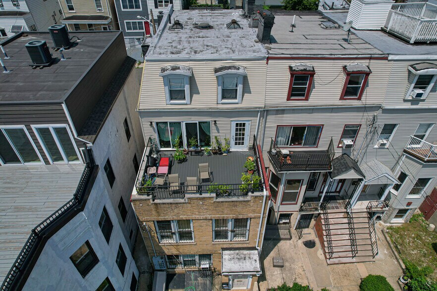 296 Paterson Plank Rd, Jersey City, NJ à vendre - Photo de l’immeuble – Image 2 sur 14