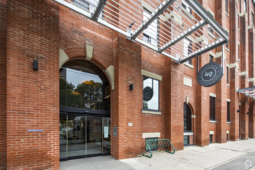 49 Spadina Ave, Toronto, ON à louer - Photo de l’immeuble – Image 3 sur 12