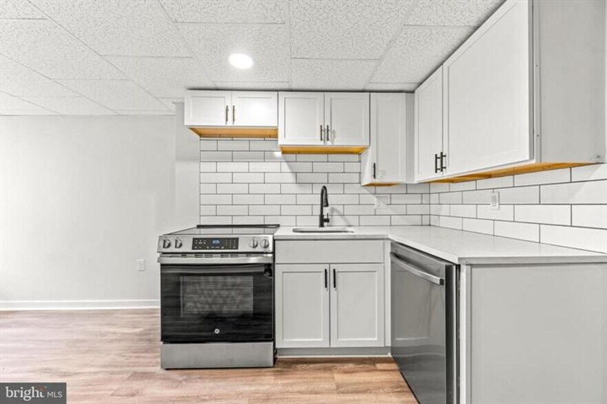 3106 N Calvert St, Baltimore, MD à vendre - Photo de l’immeuble – Image 3 sur 8