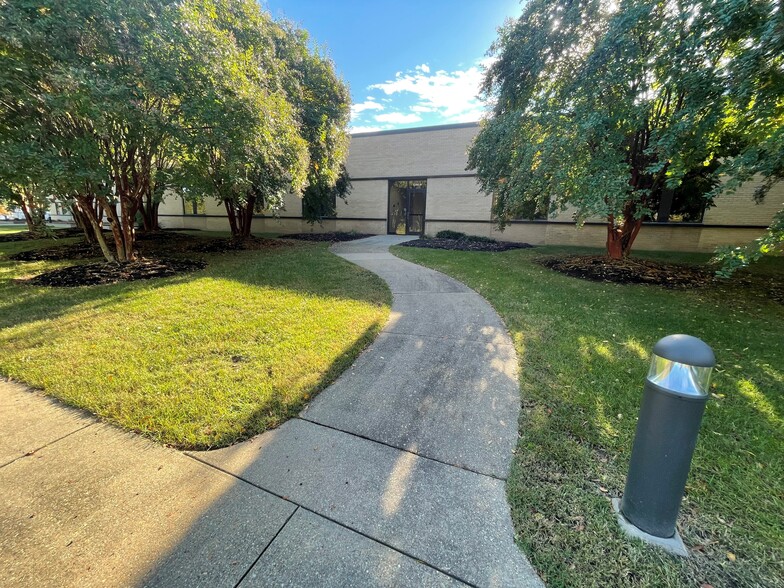 13203 N Enon Church Rd, Chester, VA à louer - Photo de l’immeuble – Image 3 sur 5