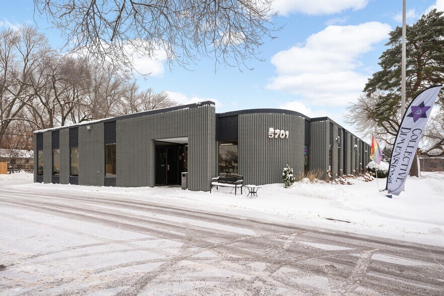 5701 N Kentucky Ave, Crystal, MN à vendre - Photo de l’immeuble – Image 2 sur 51