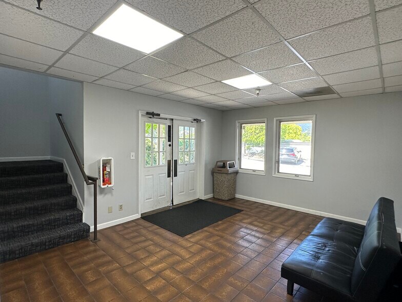 21801 Stevens Creek Blvd, Cupertino, CA à louer - Photo intérieure – Image 3 sur 20