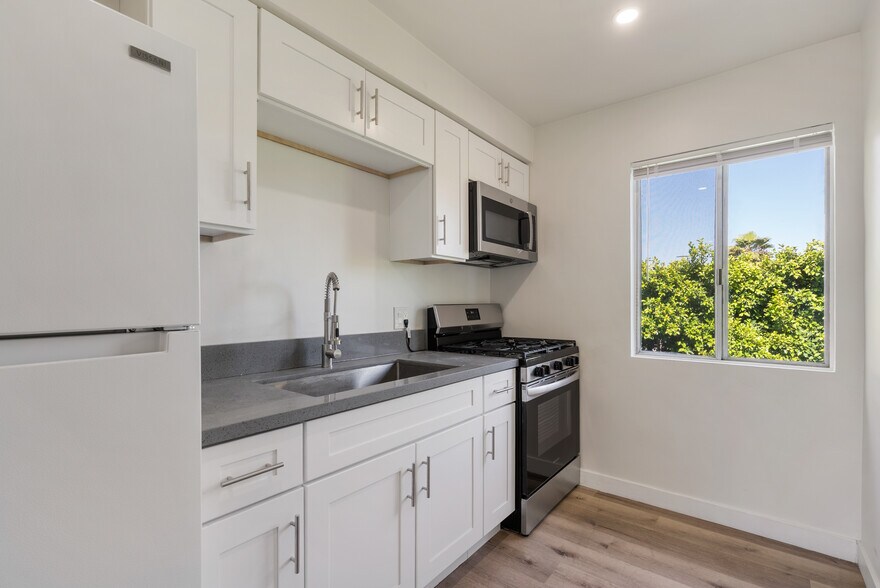475 E Foothill Blvd, Pomona, CA à vendre - Photo de l’immeuble – Image 3 sur 8