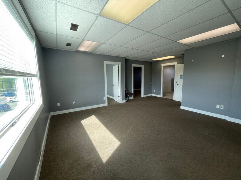 913-915 Kalamalka Lake Rd, Vernon, BC à louer - Photo de l’immeuble – Image 2 sur 10