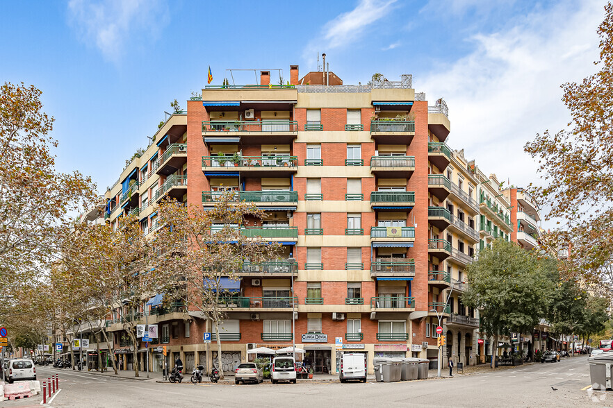 Local commercial dans Carrer De Mallorca, 67-75, Barcelone à louer - Photo principale – Image 1 sur 2