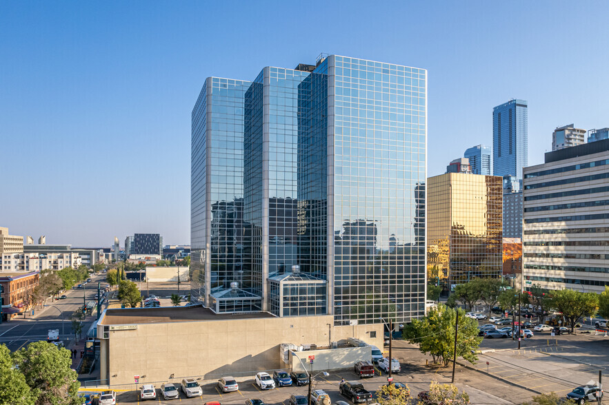 10665 Jasper Ave, Edmonton, AB à louer - Photo de l’immeuble – Image 3 sur 14