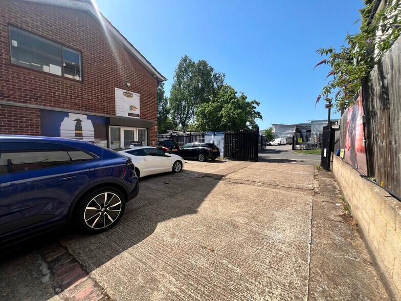 5 Wealdstone Rd, Sutton à vendre - Photo de l’immeuble – Image 2 sur 2