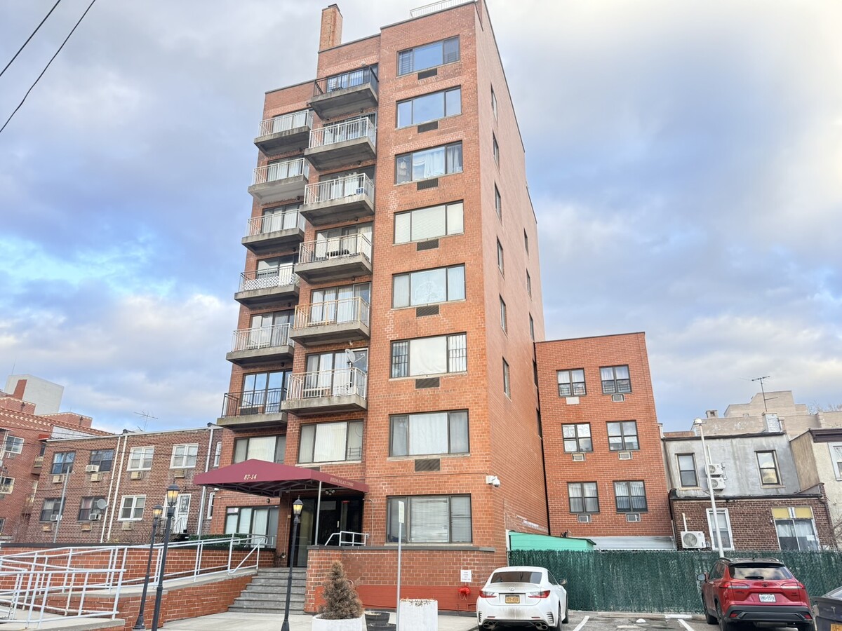8714 57th Rd, Elmhurst, NY 11373 - Lot PROF C - - Photo intérieure - Image 2 of 7
