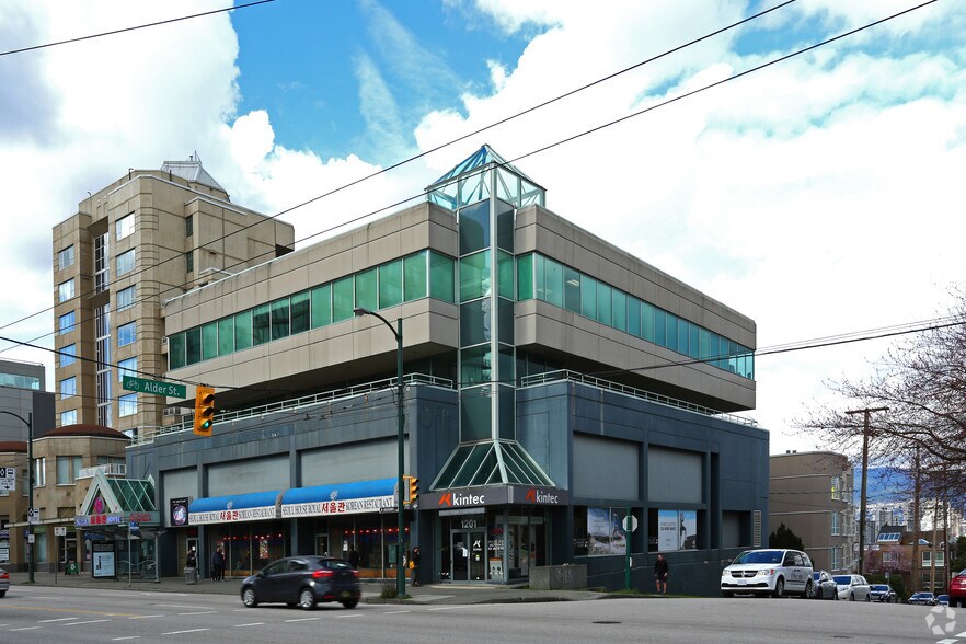 1215 W Broadway, Vancouver, BC à louer - Photo principale – Image 1 sur 3