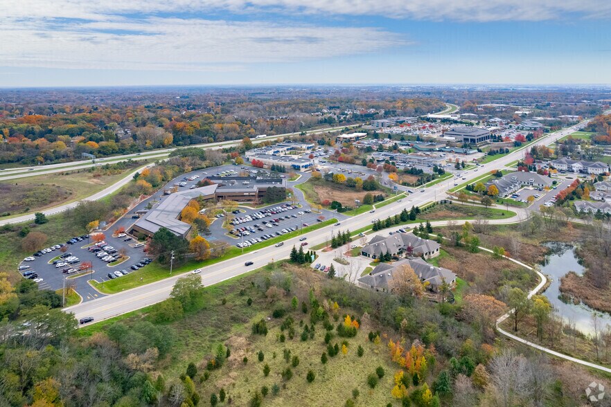 1000 E Paris Ave SE, Grand Rapids, MI à louer - Aérien – Image 3 sur 5